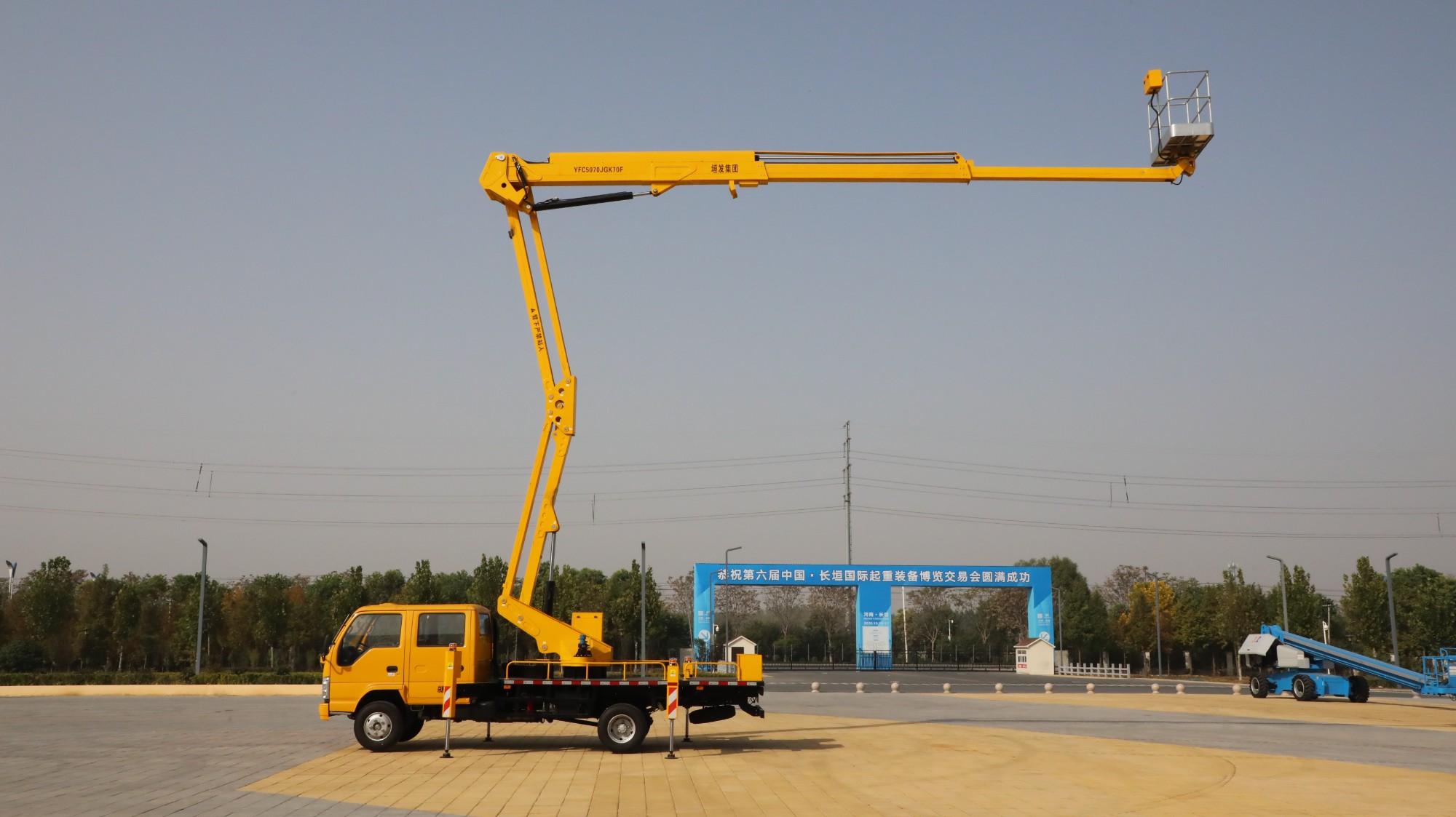 23 Meters Articulated-telescopic Tuck-mounted (AWPs)